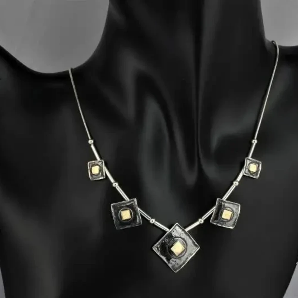 Серебряное колье 925 пробы с золотой отделкой